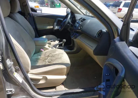 2010 Toyota Rav4 z USA, uszkodzony, nr VIN JTMBF4DV6AD035348